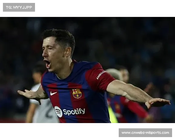 莱万帽子戏法瞬间，巴萨球迷狂欢场面